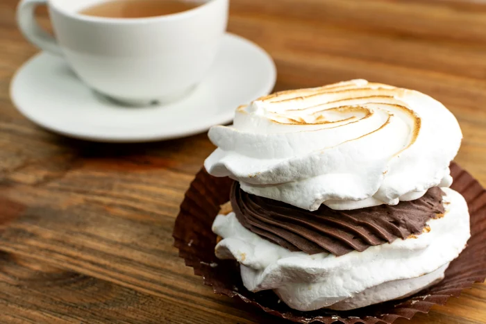 Pecannöt och chokladmarshmallows, perfekt med en kopp kaffe FOTO Shutterstock